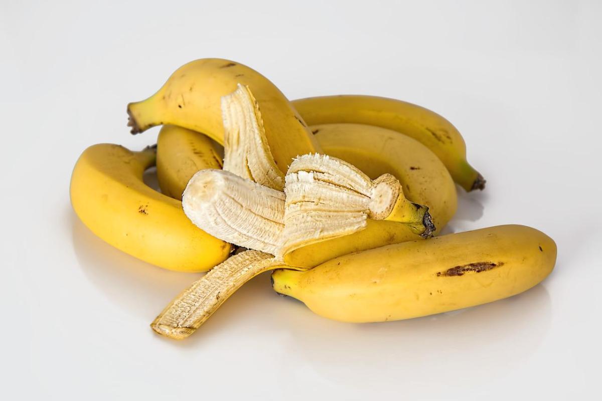bananas-g52292cc97_1280_0.jpg