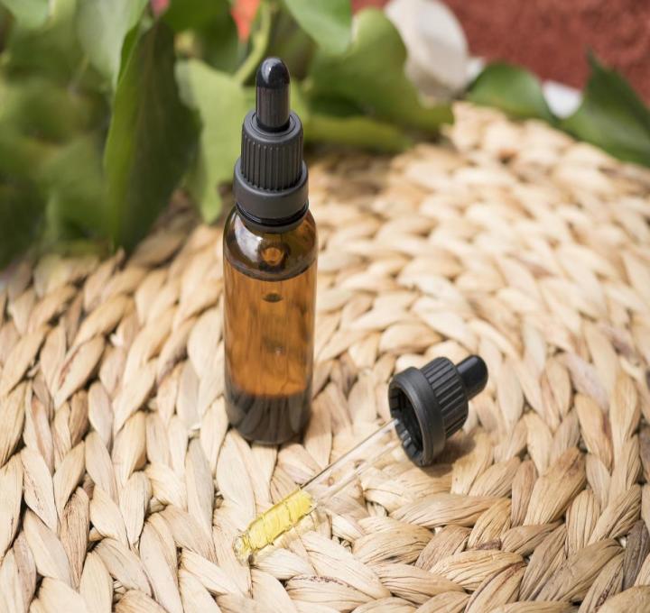 cbd-oil-5358403_1920_0.jpg