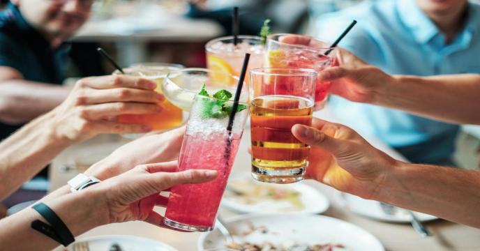 drinks-g9ee1c1963_1920_0.jpg