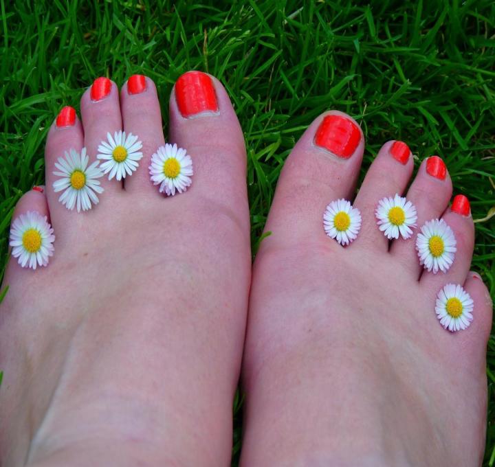 feet-g5c9cffbd4_1920_0.jpg