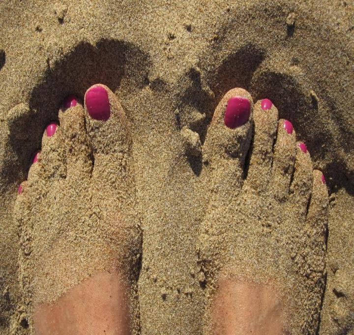 feet-g84c85deb2_1920_0.jpg