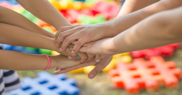 hands-g724bc4dde_1920_0.jpg