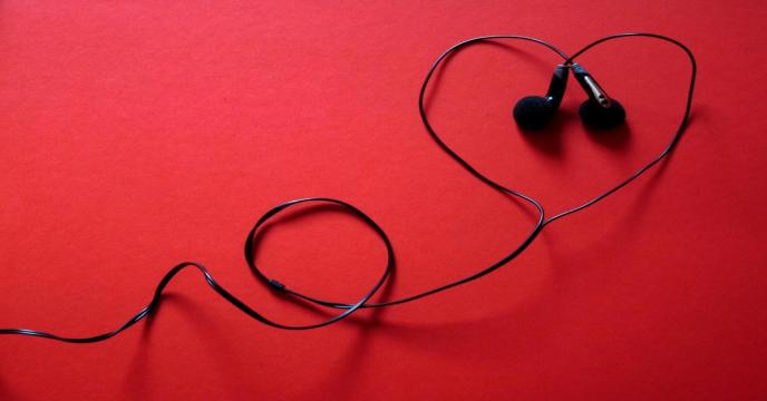 headphones-g2922a4884_1920_0.jpg
