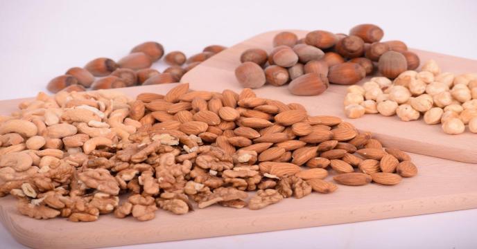 nuts-ga5b693e92_1920_0.jpg