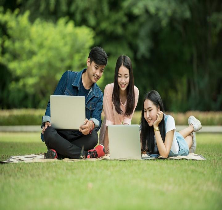 students-1807505_1920_0.jpg