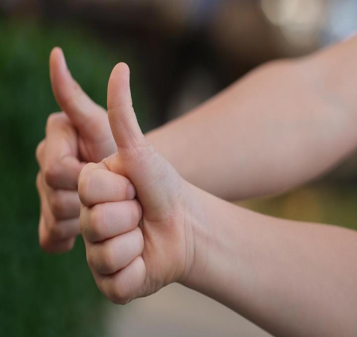 thumbs-up-g1881c2fcf_1920_0.jpg