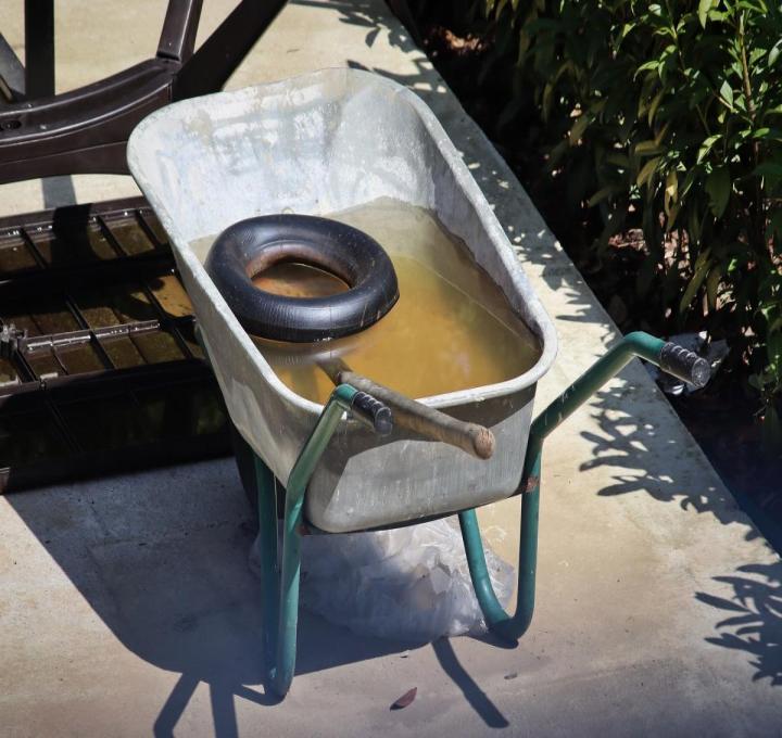 wheelbarrow-gb277666ab_1920_0.jpg