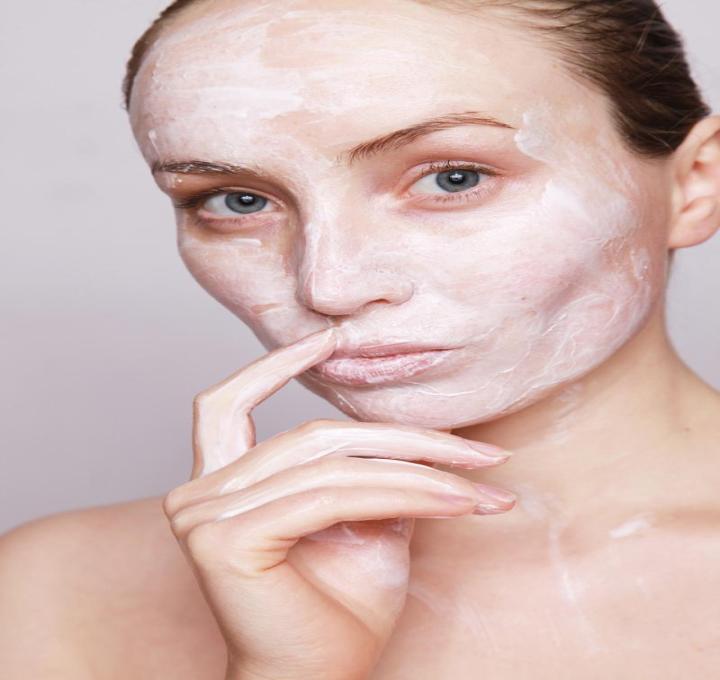 woman-g1e795a921_1280_0.jpg