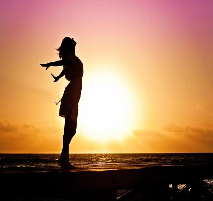 woman-g9fdade18a_1920_0.jpg