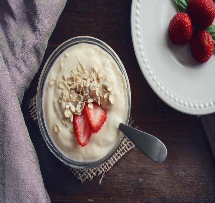 yogurt-g1b328e36b_1920_0.jpg